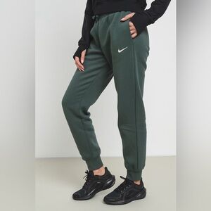 Nike Women's Dark Green mid-rise Joggers Pheonix Fleece Sweatpants small